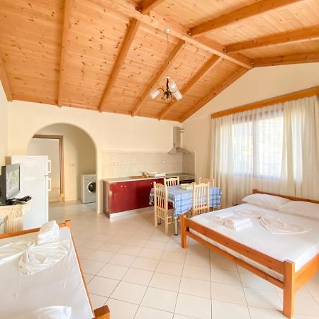 Summerland Saranda Екстериор снимка